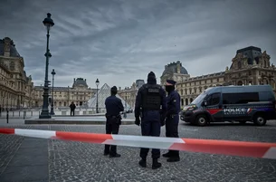 Louvre fecha por roubo: fugas em motos, ação de sete minutos e joias de Napoleão