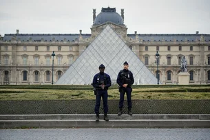 Como aconteceu o roubo no Louvre que durou 7 minutos? Veja joias que podem ter desaparecido