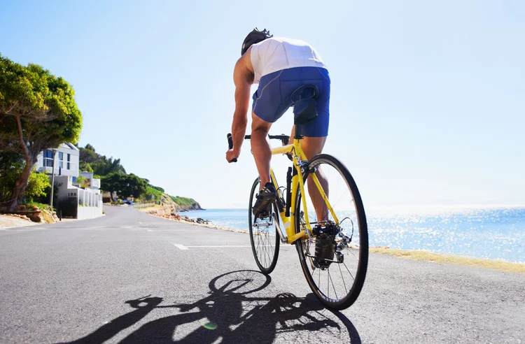 Ciclismo: esporte mais praticado em 2023 no Brasil, segundo relatório do aplicativo Strava (PeopleImages/Getty Images)