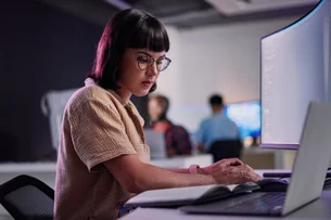 Uso de IA no trabalho aumenta nos EUA: quem está na frente da revolução?