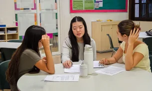 Na St. Nicholas School, jovens vivem rotina de “gente grande” antes de escolher a profissão