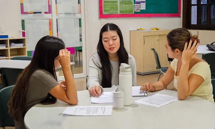 Antes da escolha, a vivência: na St. Nicholas School, jovens conhecem o dia a dia das profissões  (Arquivo Pessoal)