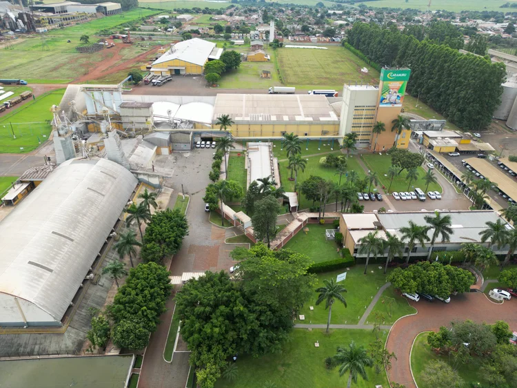 Unidade da Caramuru em Itumbiara: projeção é encerrar o ano com faturamento de R$ 8 bilhões, alta de 9,6% em relação a 2024 (Caramuru/Divulgação)