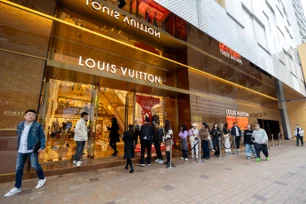 Imagem referente à matéria: Ações da LVMH, dona da Louis Vuitton, saltam 13% após primeira alta nas vendas do ano
