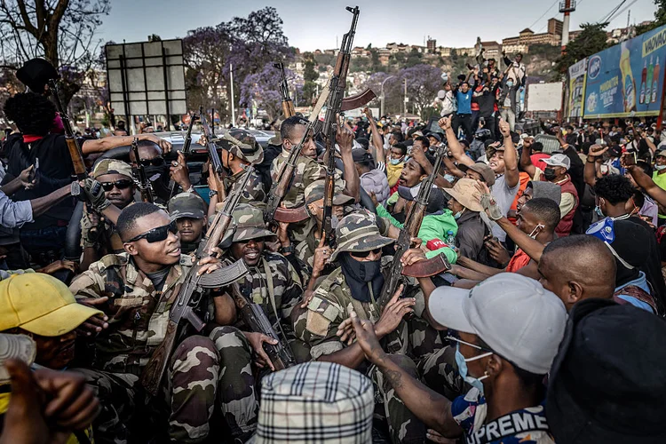 A Presidência de Madagascar denuncia "tomada ilegal de poder" depois que unidades de elite militar (CAPSAT) pedem adesão a protestos (Getty Images). (Getty Images)