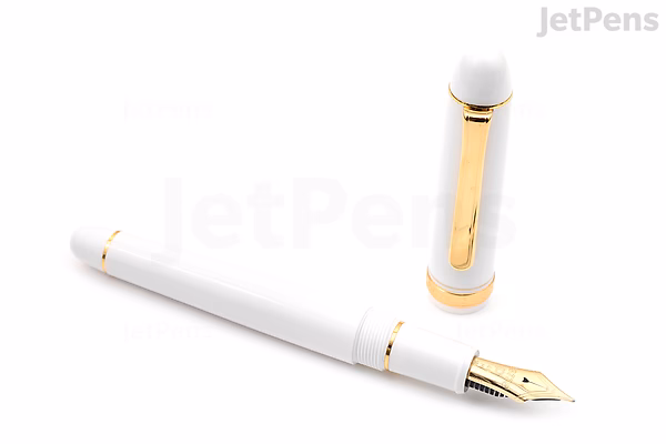 Caneta tinteiro Platinum 3776 Century Chenonceau White com corpo branco perolado, detalhes dourados e pena de ouro 14k ultrafina