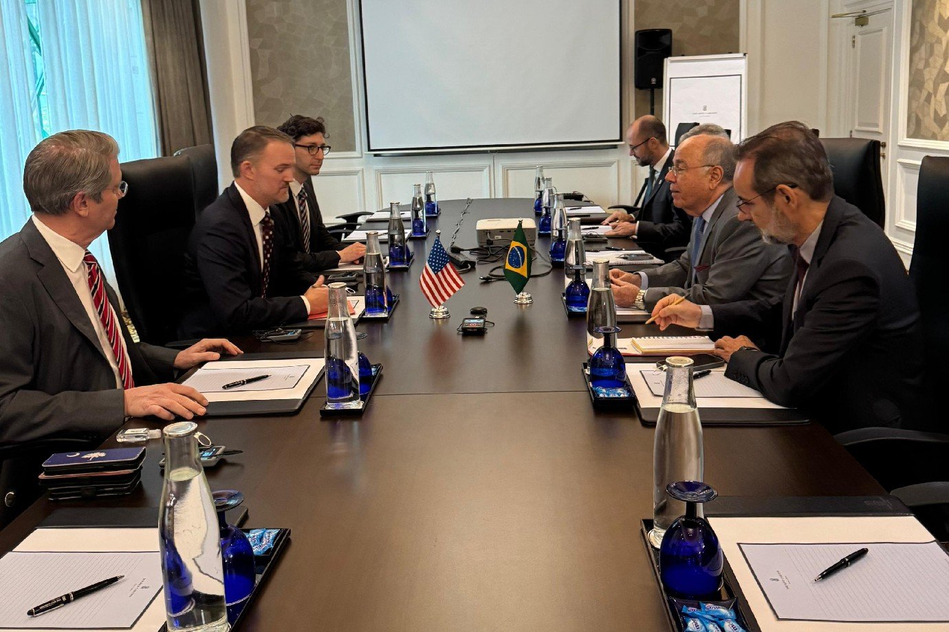 Delegações de Brasil e EUA iniciam 1ª reunião sobre tarifaço