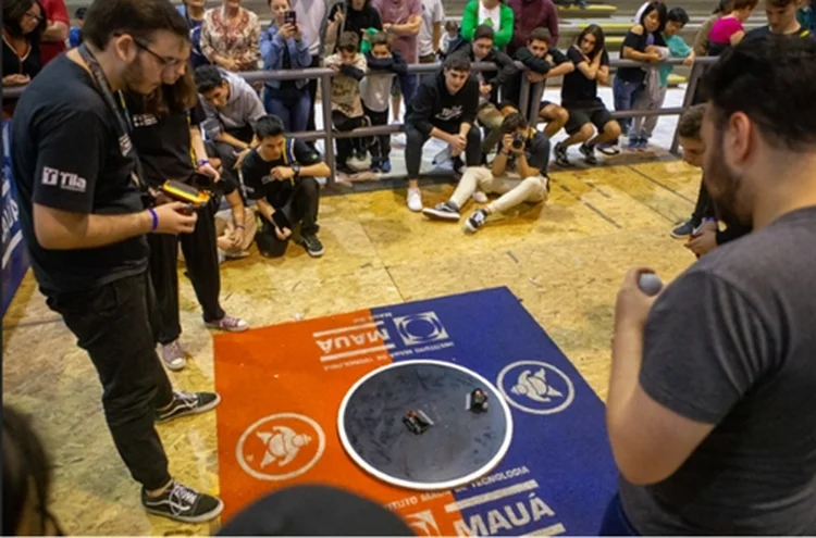 Em 2024, brasileiros conquistaram prêmios em um mundial de robótica realizado em Houston, nos EUA