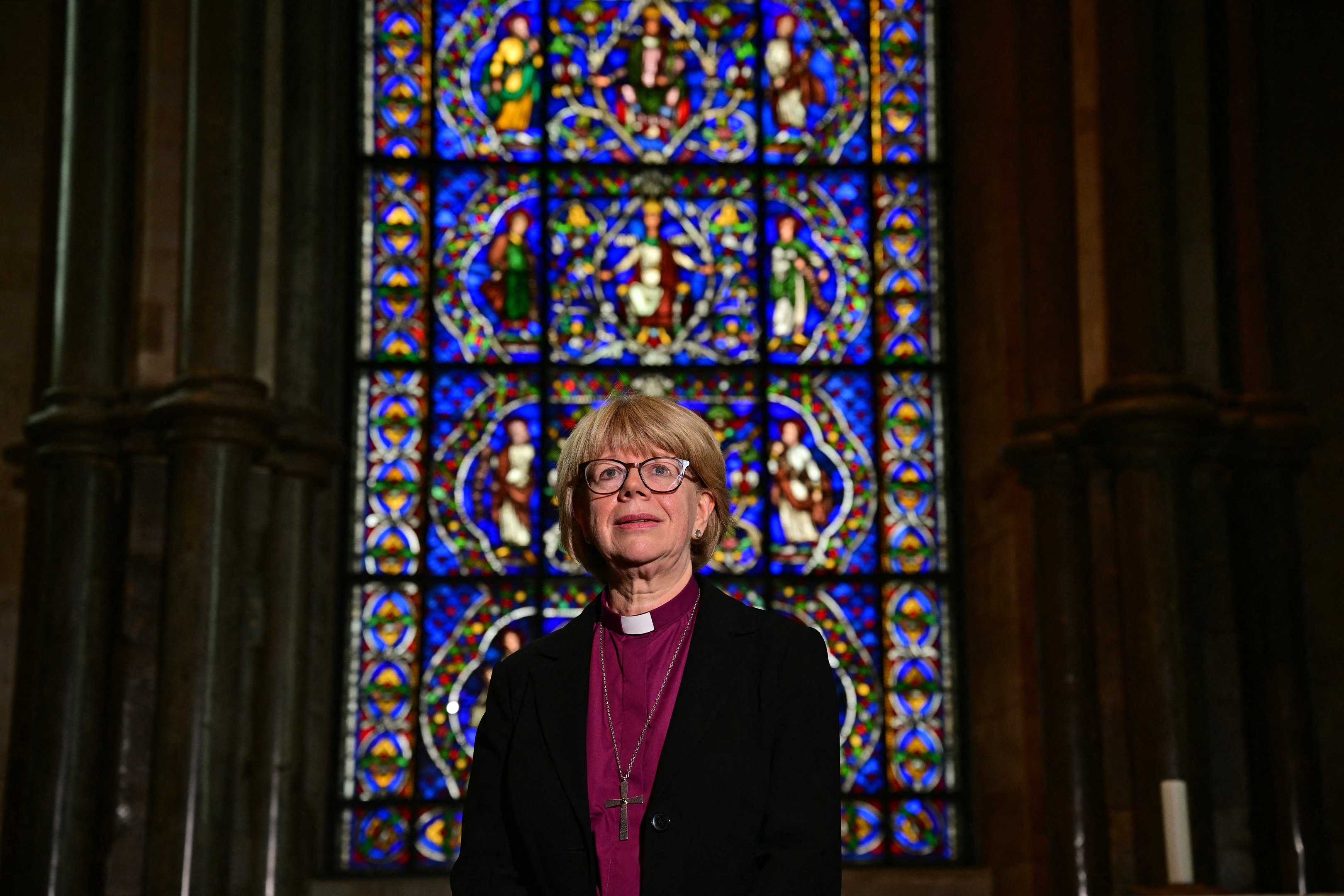 Sarah Mullally é a primeira mulher nomeada chefe da Igreja Anglicana