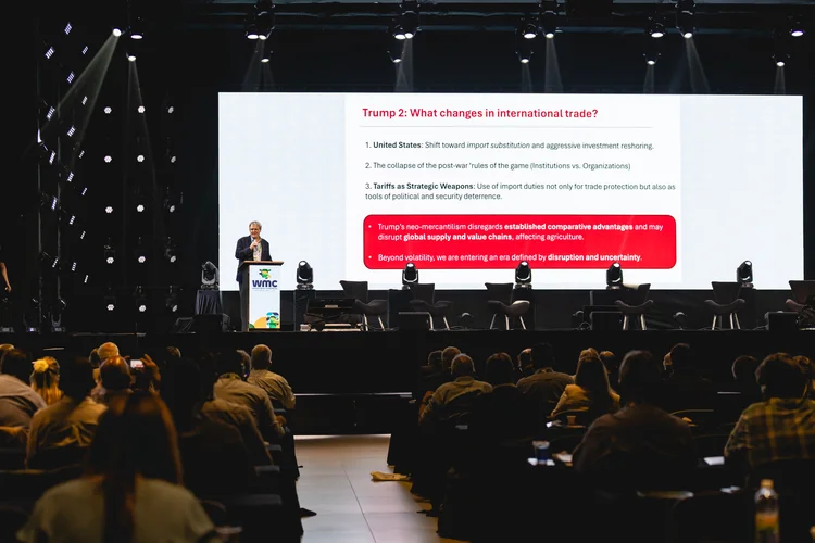 Painel do Congresso Mundial da Carne: Trump , cria situações que são problemas comerciais e não comerciais, gerando mais volatidade, diz Marcos Jank, professor do Insper (Balbino Agro Filmes/Divulgação)