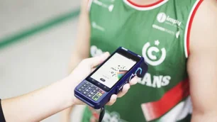 Imagem referente à matéria: Com chip no escudo da camisa para compras de produtos, time cresce mais de 1.500% com sócio-torcedor