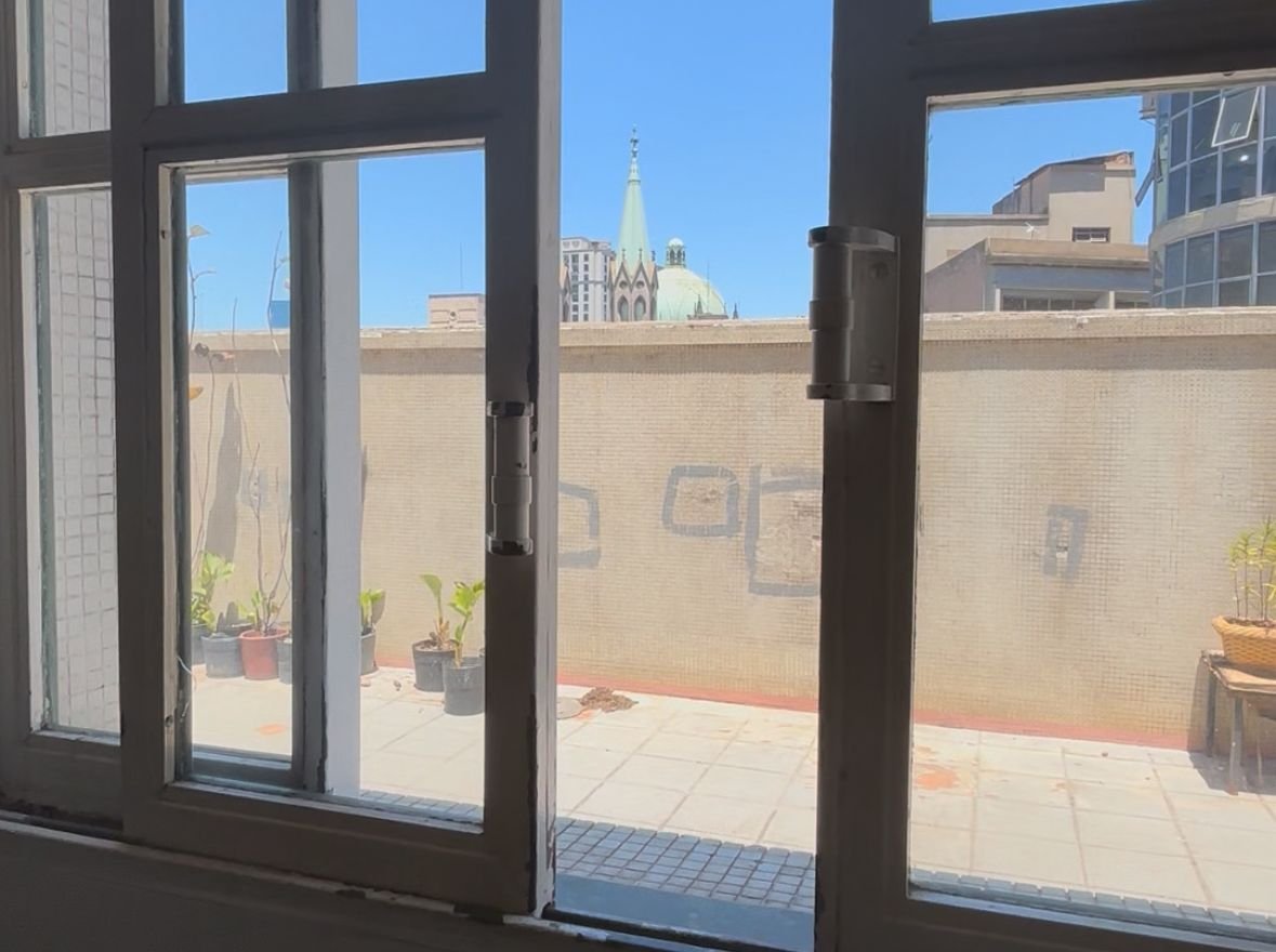 O muro que cerca a 'mansão' do Edifício Tebas será diminuído para destravar a vista da Catedral da Sé