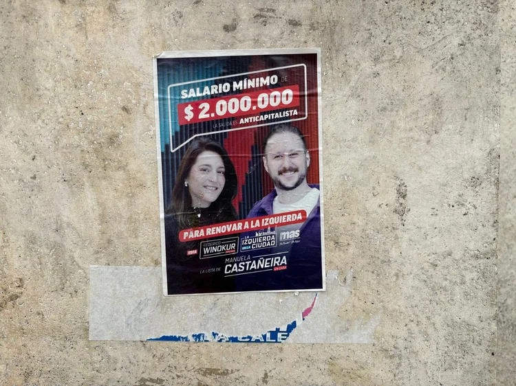 Cartazes de campanha de Manuela Castañeiras em Buenos Aires (Rafael Balago/Exame)