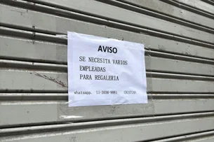 'Temos vagas': por que há tantos cartazes nas ruas de Buenos Aires?