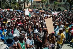 Imagem referente à matéria: Presidente de Madagascar sai do país em avião militar francês, segundo rádio francesa