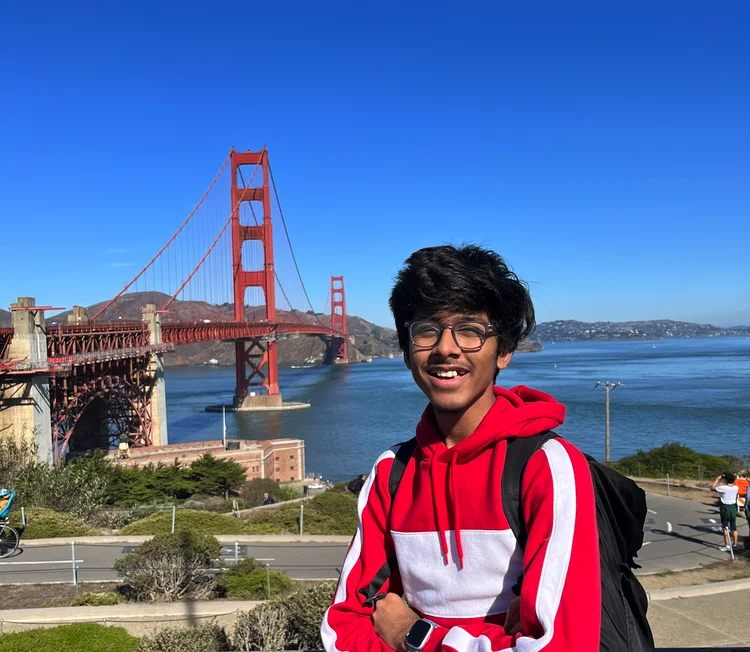 A solução do jovem indiano resolve a perda de contexto da inteligência artificial e atraiu executivos da OpenAI e Google (Reprodução/Redes sociais). (Getty Images)