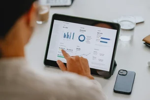 Quer trabalhar com análise de mercado? Veja qual graduação mais ajuda