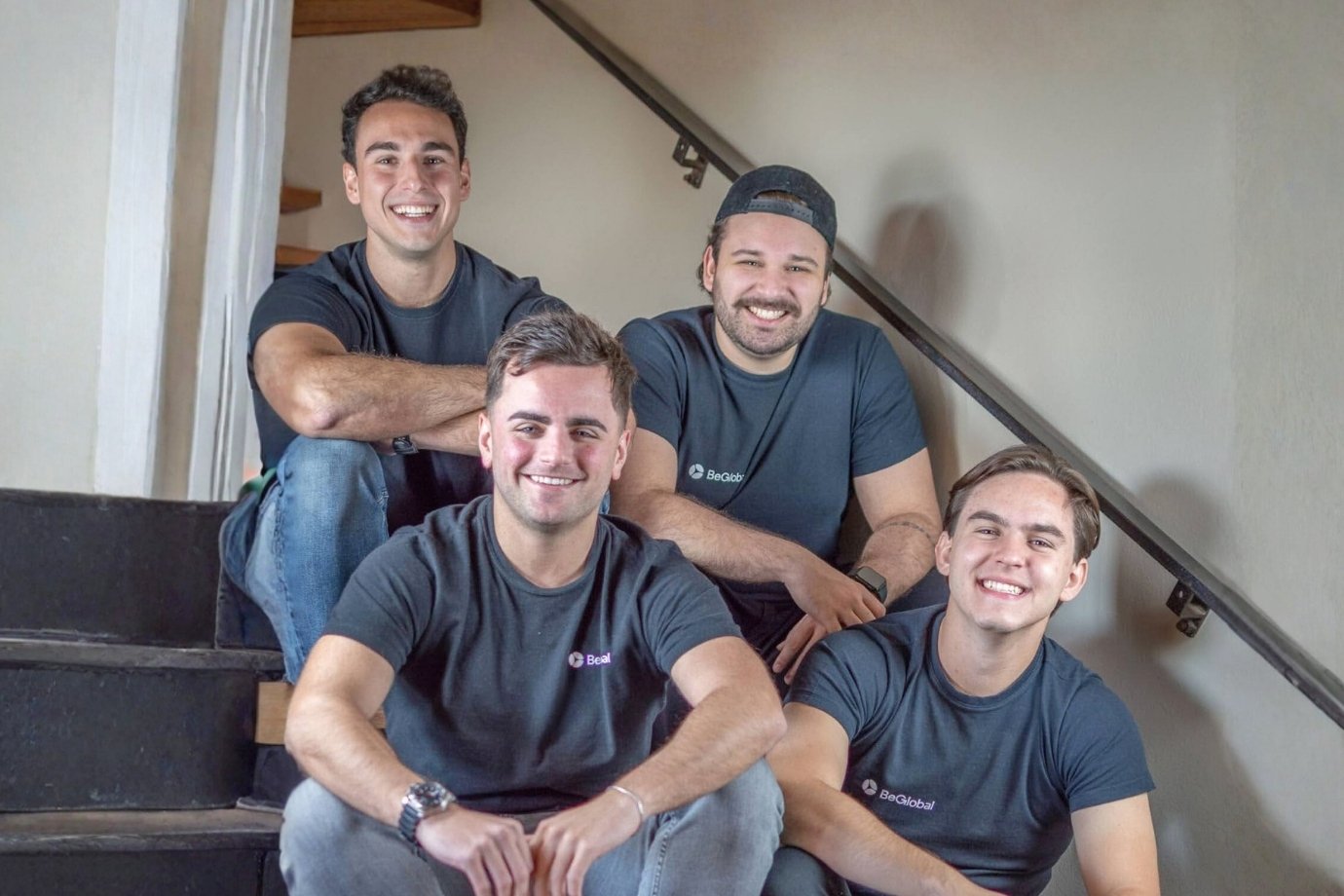 Eles se demitiram e foram morar em Pipa. De lá, criaram uma empresa global