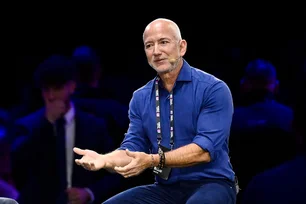 Imagem referente à matéria: Jeff Bezos alerta: IA vive bolha industrial, mas trará benefícios gigantescos