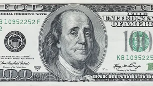 Enquanto o ouro sobe, o dólar cai: moeda dos EUA pode ter pior semana desde julho