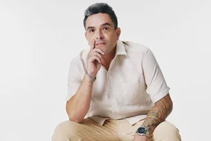 Imagem referente à matéria: Ele largou quatro faculdades. Aos 41 anos, fatura R$ 111 milhões com IA, mora na praia e ama surfar