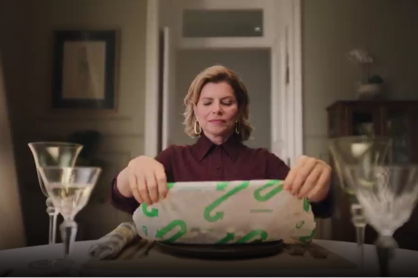 Odete Roitman 'ressuscita' em comercial do Subway; assista