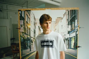 Levi’s apresenta collab com Oasis e revive estética dos anos 1990; veja fotos