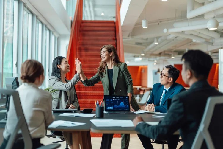 Conhecimentos em finanças, marketing e gestão sintetizam o que há de mais relevante nas carreiras do futuro: integração entre áreas, visão estratégica e domínio de dados. E a formação em administração é a base ideal para quem deseja trilhar esse caminho com solidez e adaptabilidade. (Getty Images)