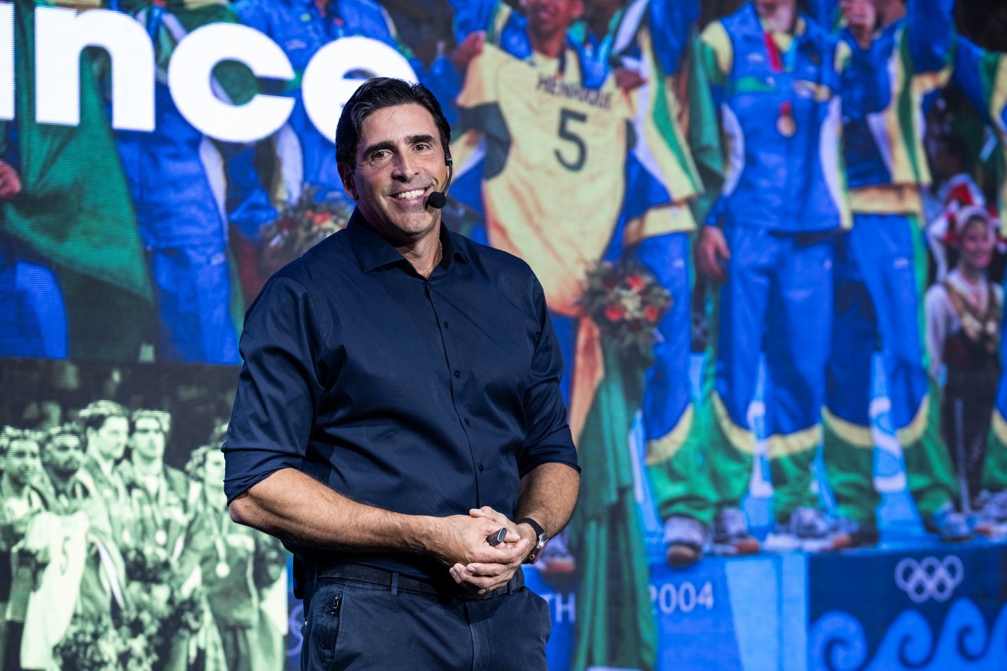 Giovane Gávio compartilha lições de resiliência e foco no Road Show NEEx Goiânia