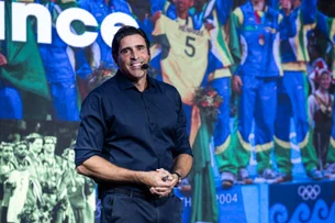 Giovane Gávio compartilha lições de resiliência e foco no Road Show NEEx Goiânia
