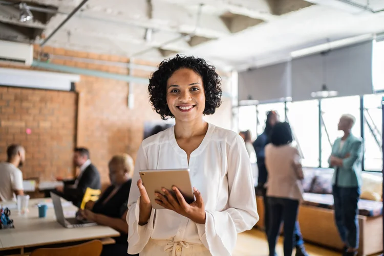 Descubra quais habilidades para liderança todo chefe deve dominar e como um curso para líderes pode impulsionar sua carreira de gestão (Gettty Images).