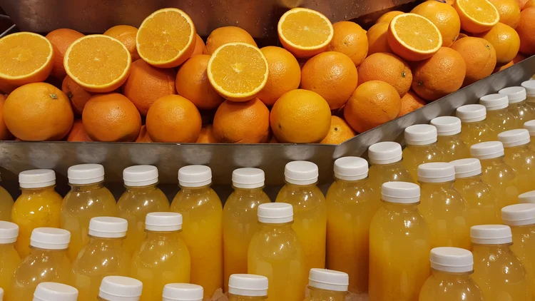Suco de laranja: a participação dos EUA nas exportações foi de 49% do total, sendo o principal destino dos embarques brasileiros no primeiro trimestre da nova temporada