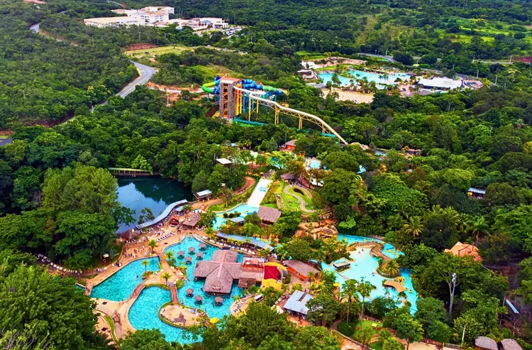 Hot Park: parque de águas termais em Rio Quente recebe 2 milhões de visitantes por ano (Aviva/Divulgação)