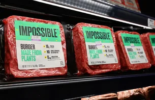 Carne à base de plantas 'ficou política demais' e saiu de moda, diz CEO da Impossible Foods