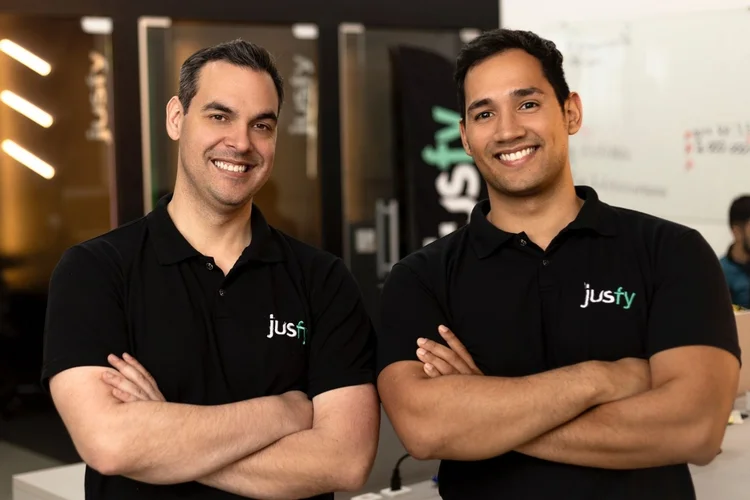 Rafael Bagolin e Juliano Lima, da Jusfy: startup quer futuramente oferecer antecipação de honorários (Jusfy/Divulgação)