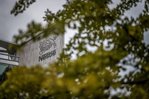 Nestlé cortará 16 mil empregos para acelerar reestruturação e recuperação financeira, diz CEO