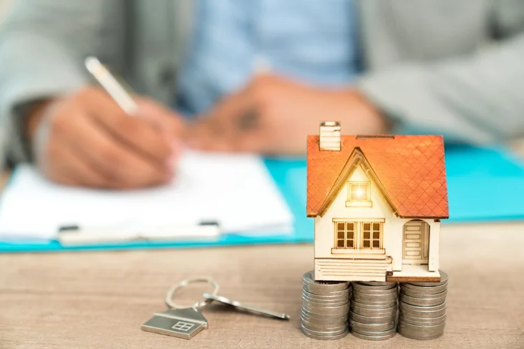 O programa divide os beneficiários em duas faixas (Witthaya Prasongsin/Getty Images)