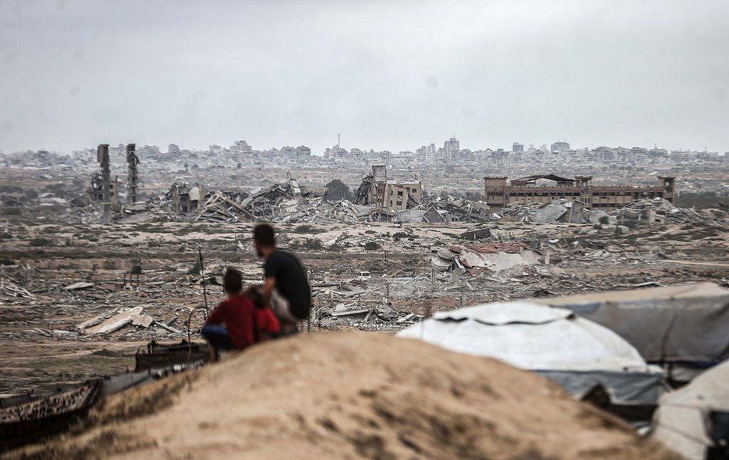Palestinos aguardam que o cessar-fogo acordado entre em vigor em Gaza
