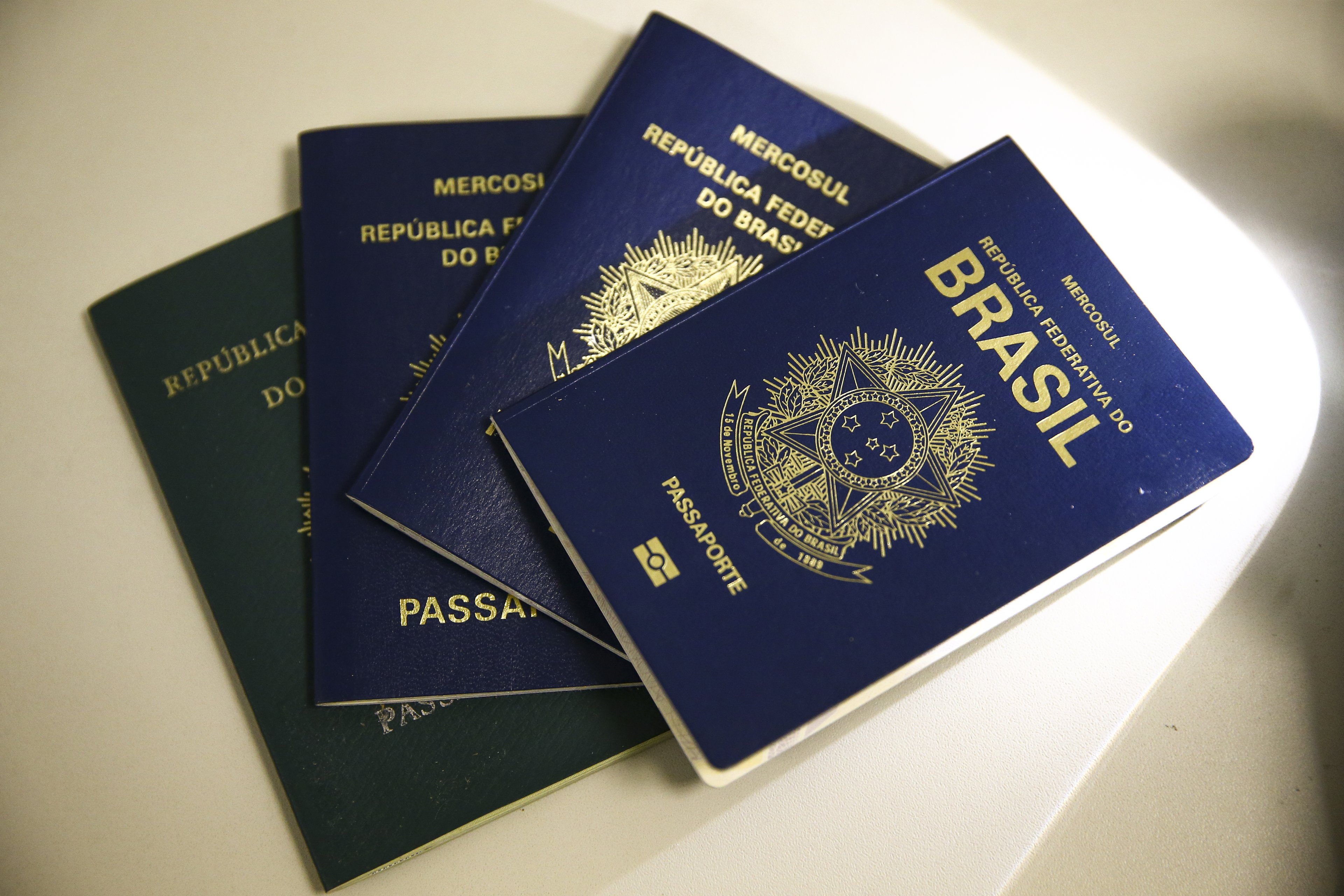 Fim do carimbo no passaporte: mudança na Europa entra em vigor neste domingo
