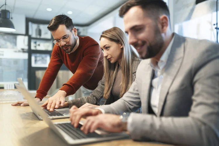 Quem é formado em administração pode trabalhar com gestão estratégica, finanças, marketing, recursos humanos e empreendedorismo, e muito mais. (Getty Images)