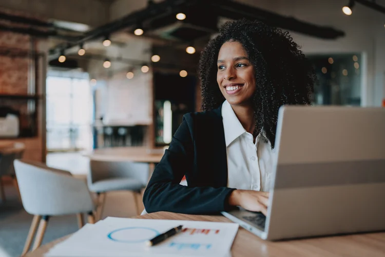 Conheça a mais nova Graduação em Adm de SP

Estão abertas as inscrições para o processo de admissão da turma de 2026 da Graduação em Administração da Saint Paul. As candidaturas devem ser feitas exclusivamente pela internet, no site oficial da Saint Paul.

O candidato precisa informar e-mail e número de celular ativos e escolher a forma de ingresso no momento da inscrição.

A taxa é de R$ 300, com isenção para quem já participou do programa NextGen, desde que tenha cumprido ao menos 16 horas de carga horária. O valor não é reembolsável.

Após a confirmação, o candidato receberá um link para envio dos documentos exigidos, do portfólio e do vídeo de apresentação, dentro do prazo definido no cronograma. Inscreva-se aqui.

Veja os setores com maior potencial e entenda como uma formação em gestão abre caminho para quem deseja aproveitar essas oportunidades. (Getty Images)