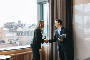 Imagem referente à matéria: Tomar decisões estratégicas: descubra o curso que forma líderes do mercado