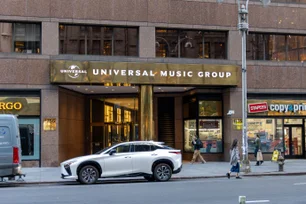 Imagem referente à matéria: Universal e Warner negociam acordos bilionários de música com empresas de IA