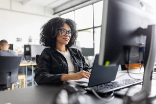 Imagem referente à matéria: Programar sem código: tendência que torna a IA mais acessível é aposta de CEO