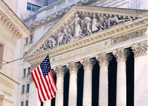 Imagem referente à matéria: Wall Street recupera perdas após falas de Trump sobre China; S&P 500 fica estável