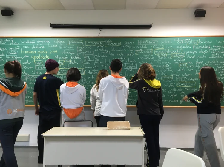 O coletivo Humana Mente reúne estudantes do 9º ao 3º ano para debater temas sociais e transformar reflexões em criação (Arquivo Pessoal)
