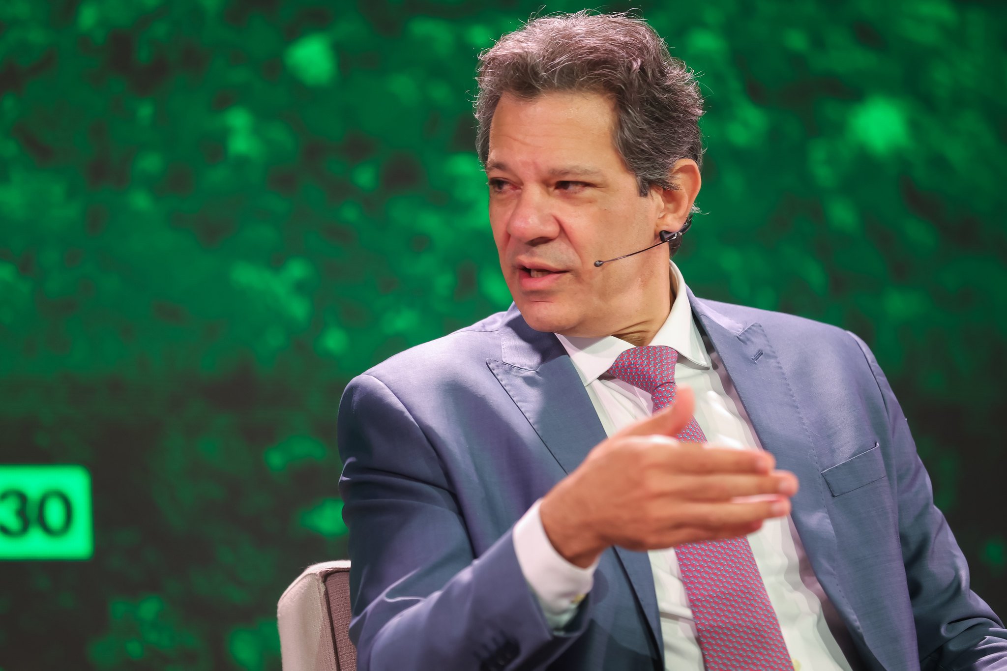 Haddad rebate Bill Gates e diz ouvir cientistas