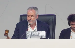 Imagem referente à matéria: COP30: Após objeções e suspensão, Brasil aprova acordo final