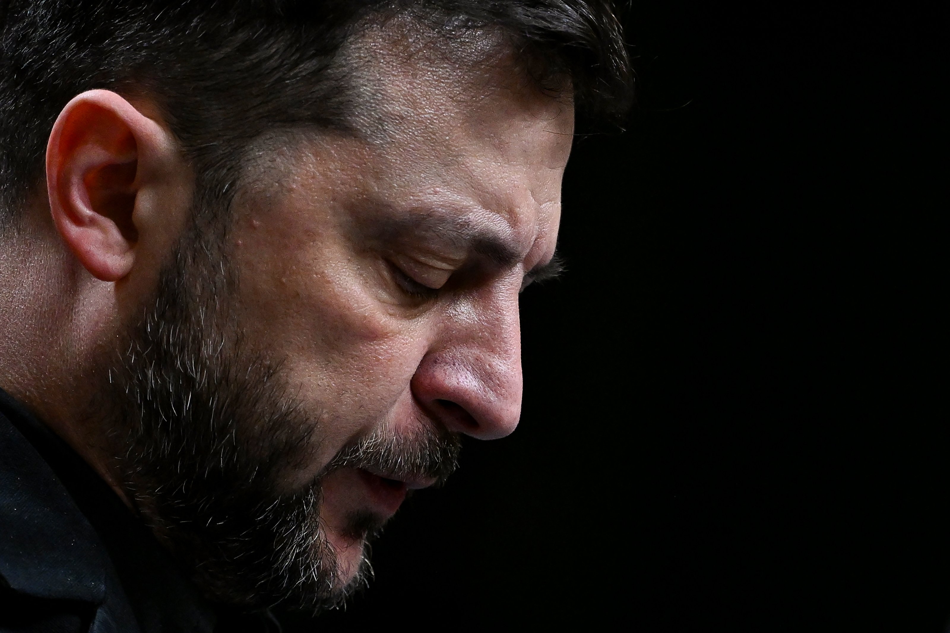 Zelensky enfrenta pressão dos EUA e caso de corrupção ao mesmo tempo