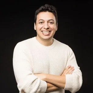 Imagem referente à matéria: Ele começou com US$ 0 e se recusou a trocar líderes — hoje comanda empresa de US$ 17 bilhões